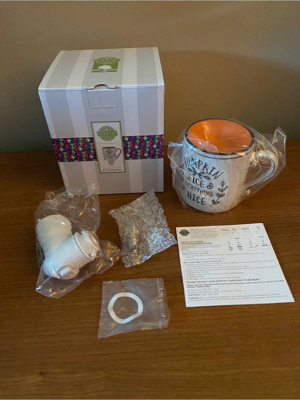 Scentsy “Pumpkin Spice Everything Nice” Mug Style Plug In Wax Warmer NEW NIB